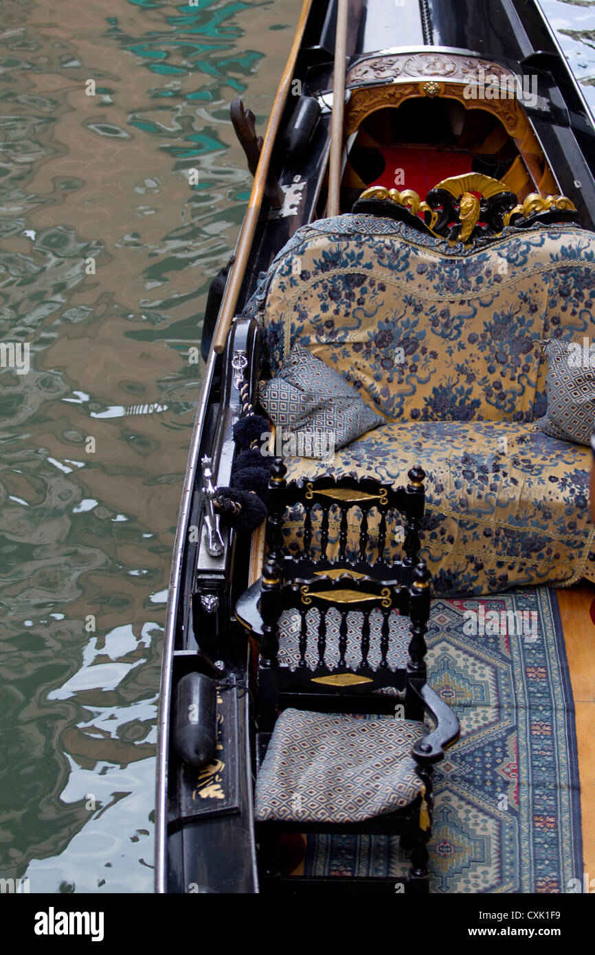 L'aménagement intérieur dans une gondole à Venise, Italie Banque D'Images