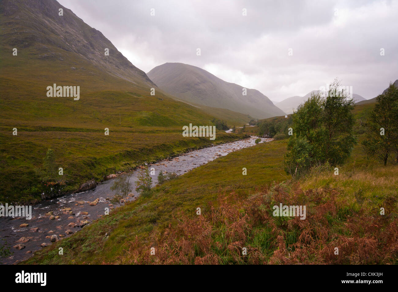 La rivière Etive passant par Glen Etive Argyll and Bute en Écosse dans les Highlands écossais Banque D'Images