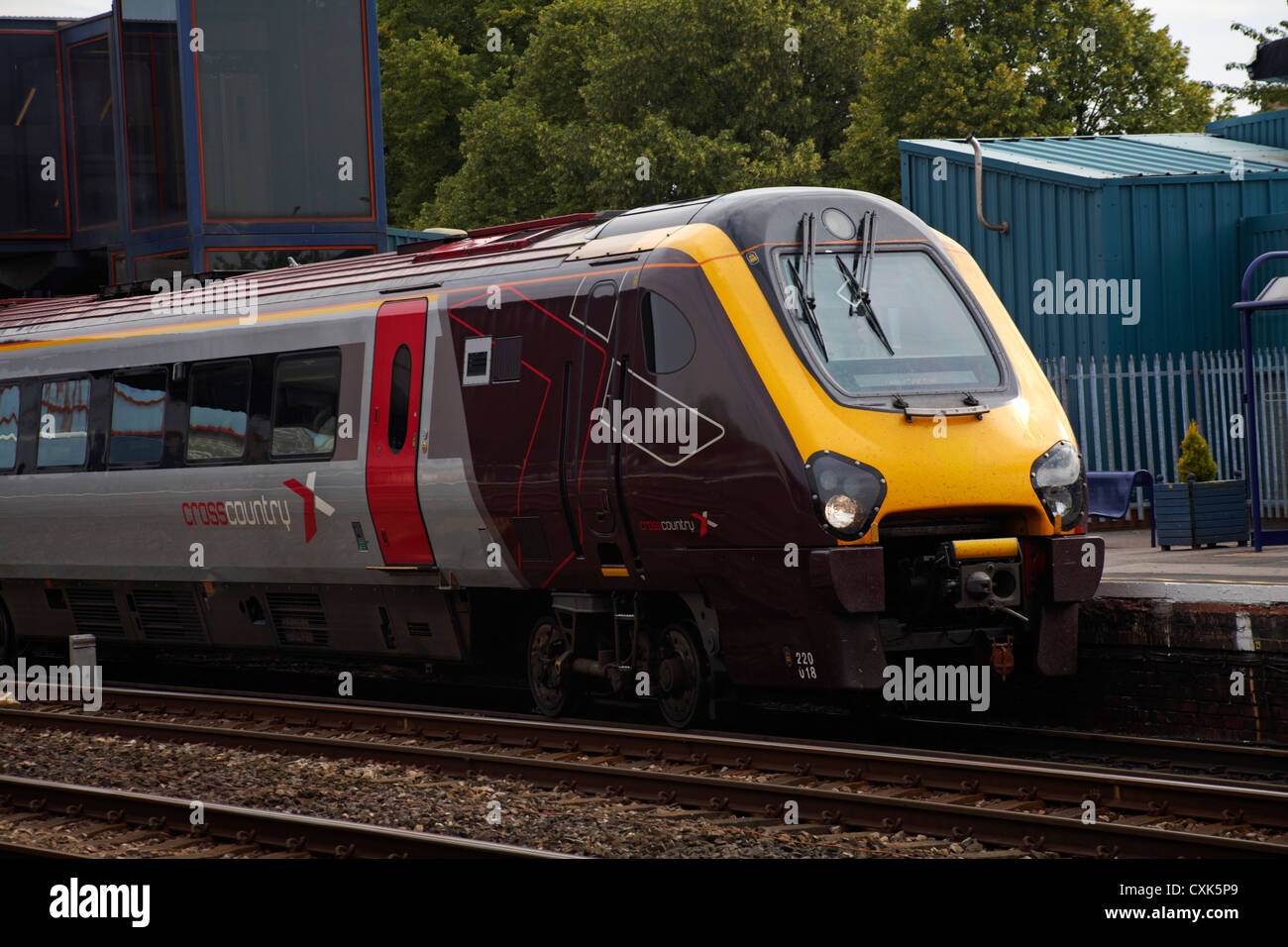 Train de cross-country à la gare d'Oxford, Oxford, Oxfordshire Royaume-Uni en juillet Banque D'Images