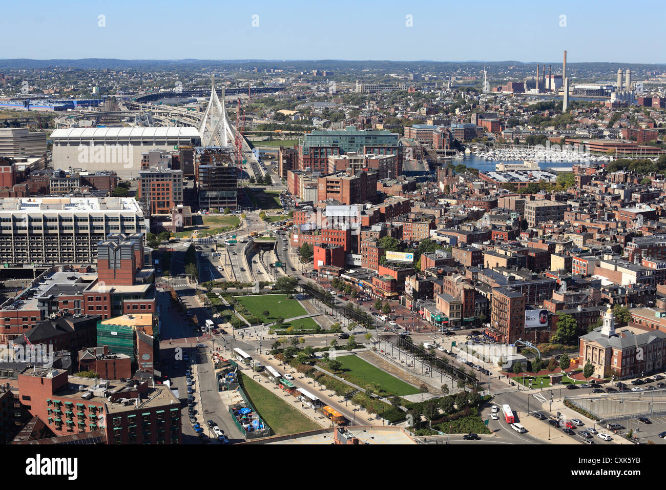 Vue aérienne de l'extrémité nord de Boston, la partie la plus ancienne de la ville de Charlestown avec en arrière-plan Banque D'Images