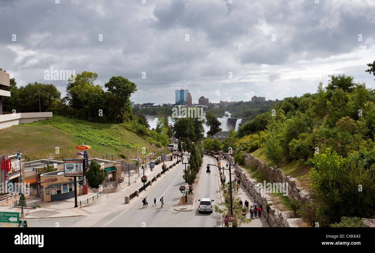 Niagara Falls est une ville canadienne de la rivière Niagara dans la région du Golden Horseshoe, dans le sud de l'Ontario Banque D'Images