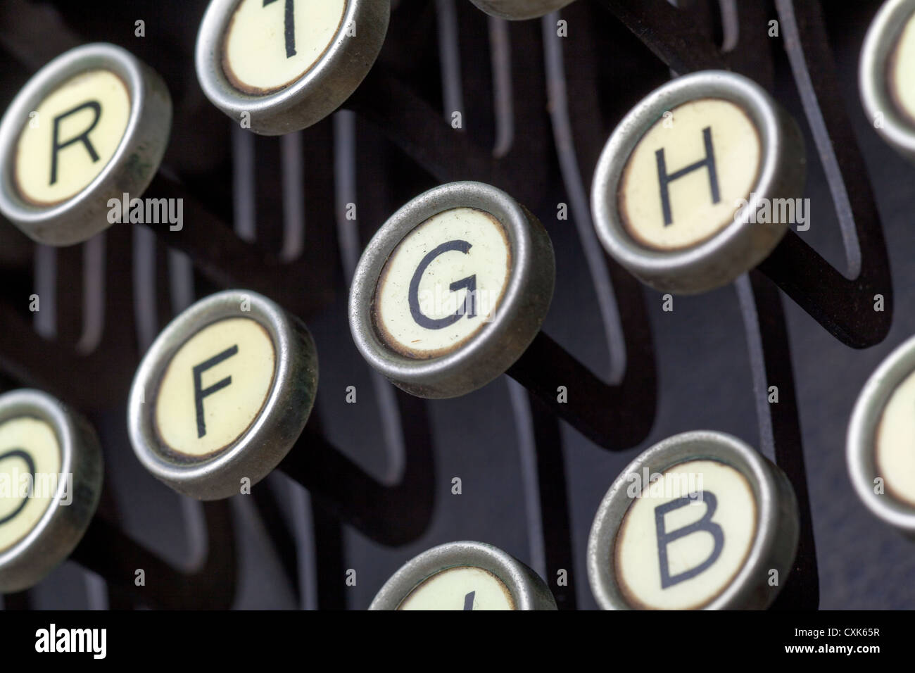 Un gros plan d'une antique machine à écrire et les touches et les lettres et de bars. Banque D'Images