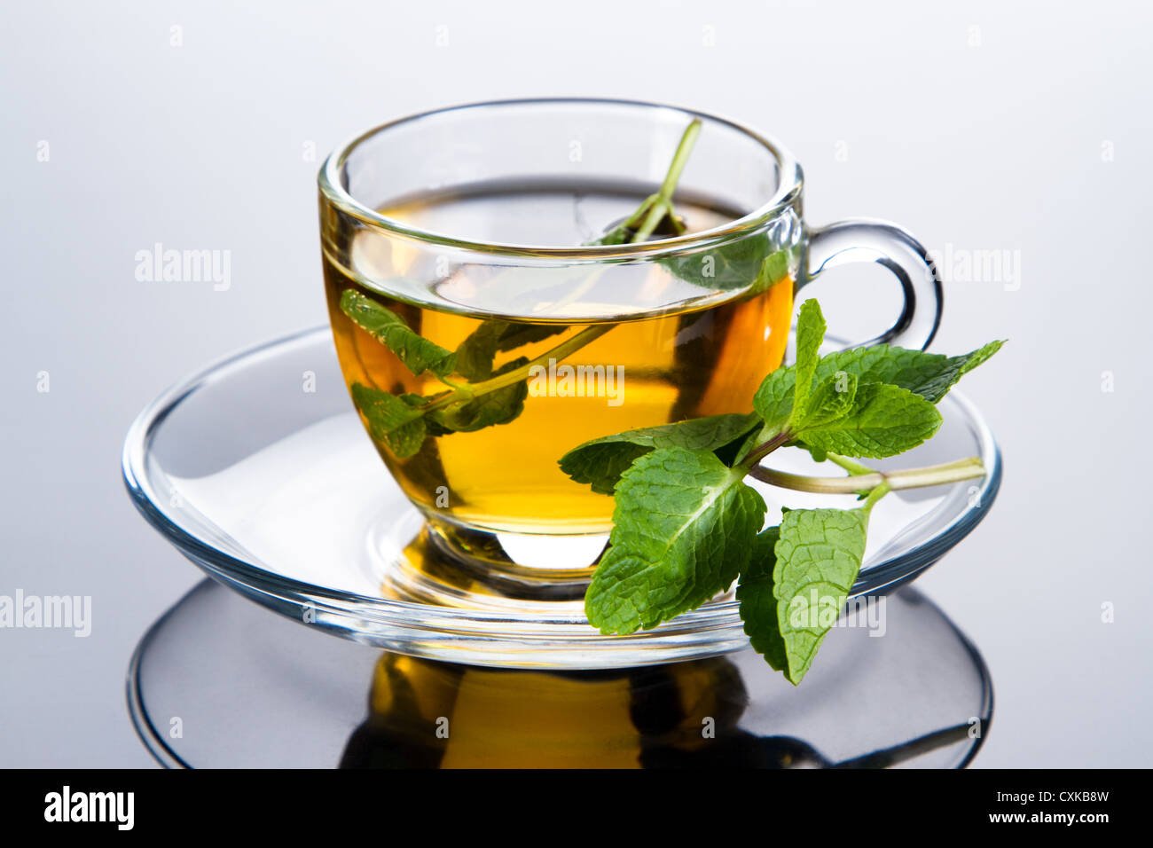 Tasse à thé de feuilles de menthe fraîche, photo gros plan Banque D'Images
