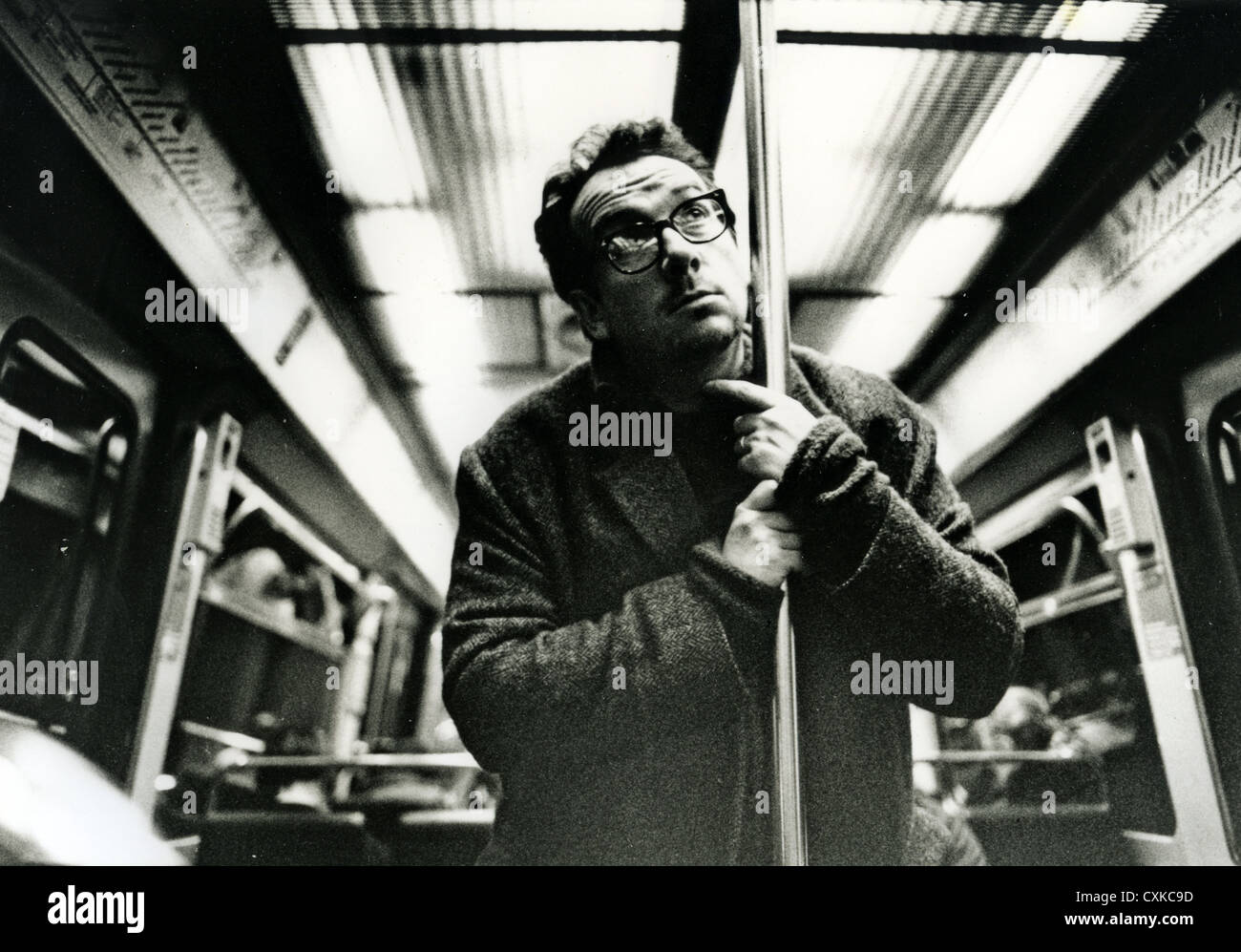 ELVIS COSTELLO photo promotionnelle de musicien de rock britannique en 1996. Photo Tim Kent Banque D'Images