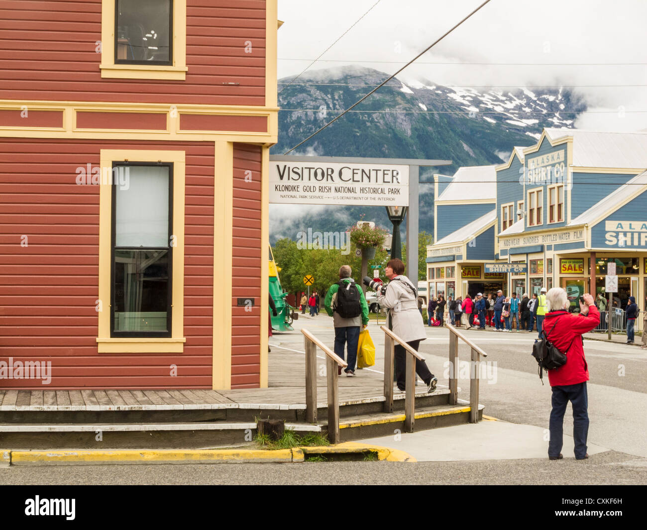 Centre des visiteurs et touristes de la rue Broadway à Skagway, Alaska, USA Banque D'Images