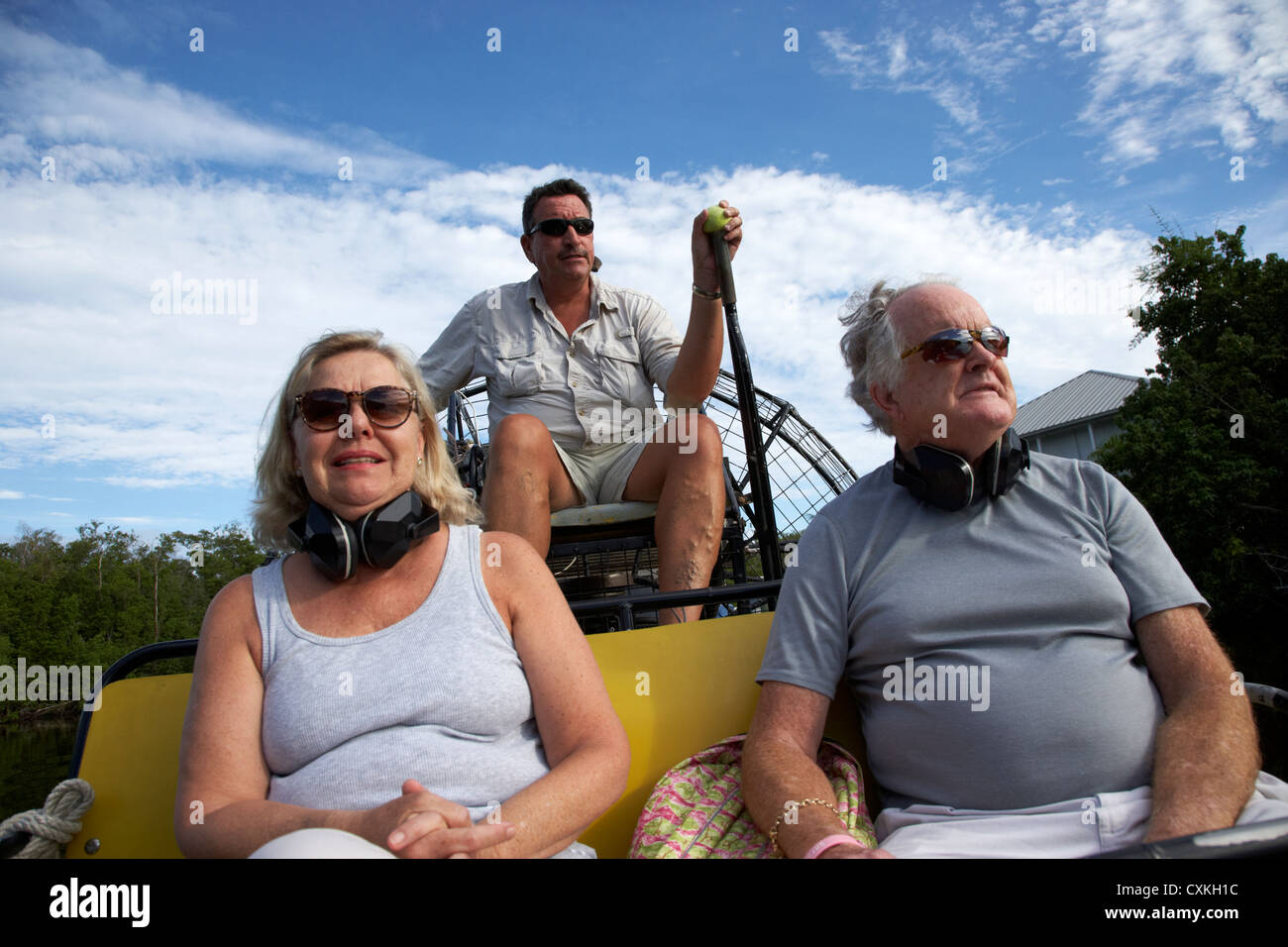 Les touristes à bord d'un hydroglisseur dans les Everglades City ride Everglades de Floride usa Banque D'Images