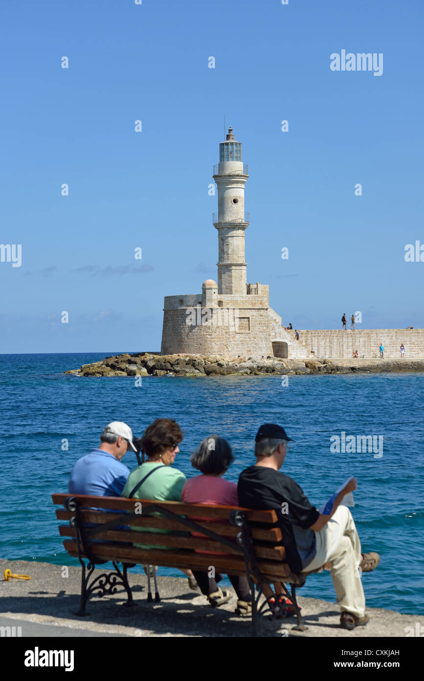 Ancien phare à l'entrée du port vénitien de Chania, Chania, Crète, Grèce, Préfecture Banque D'Images
