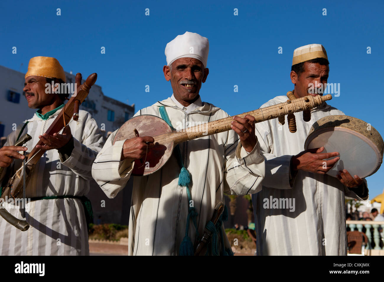 Danseurs Gnaoua marocain à Marrakech, Maroc Banque D'Images