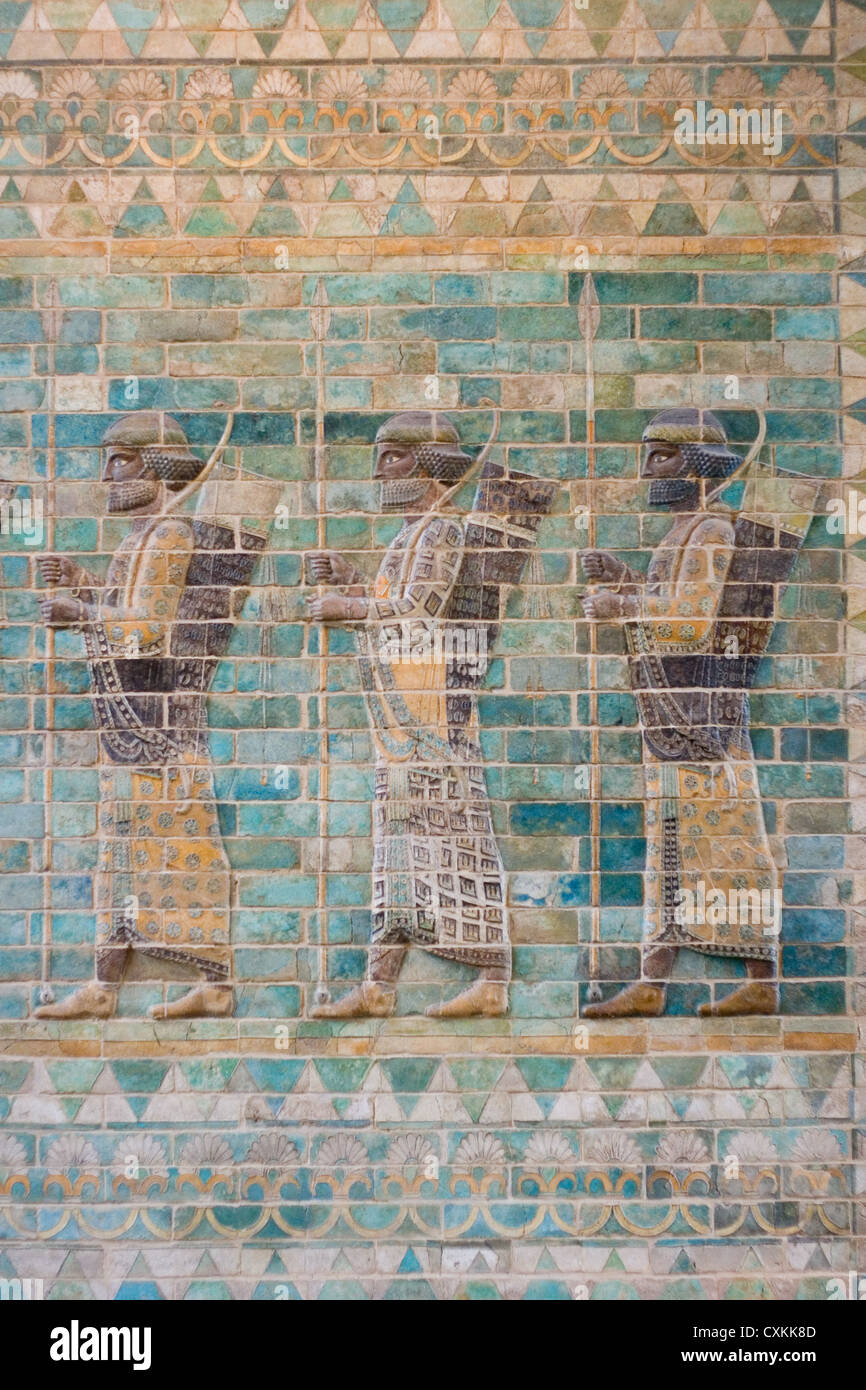 Frise d'archers de la Garde royale de Perse Darius I, le Louvre, Paris Banque D'Images