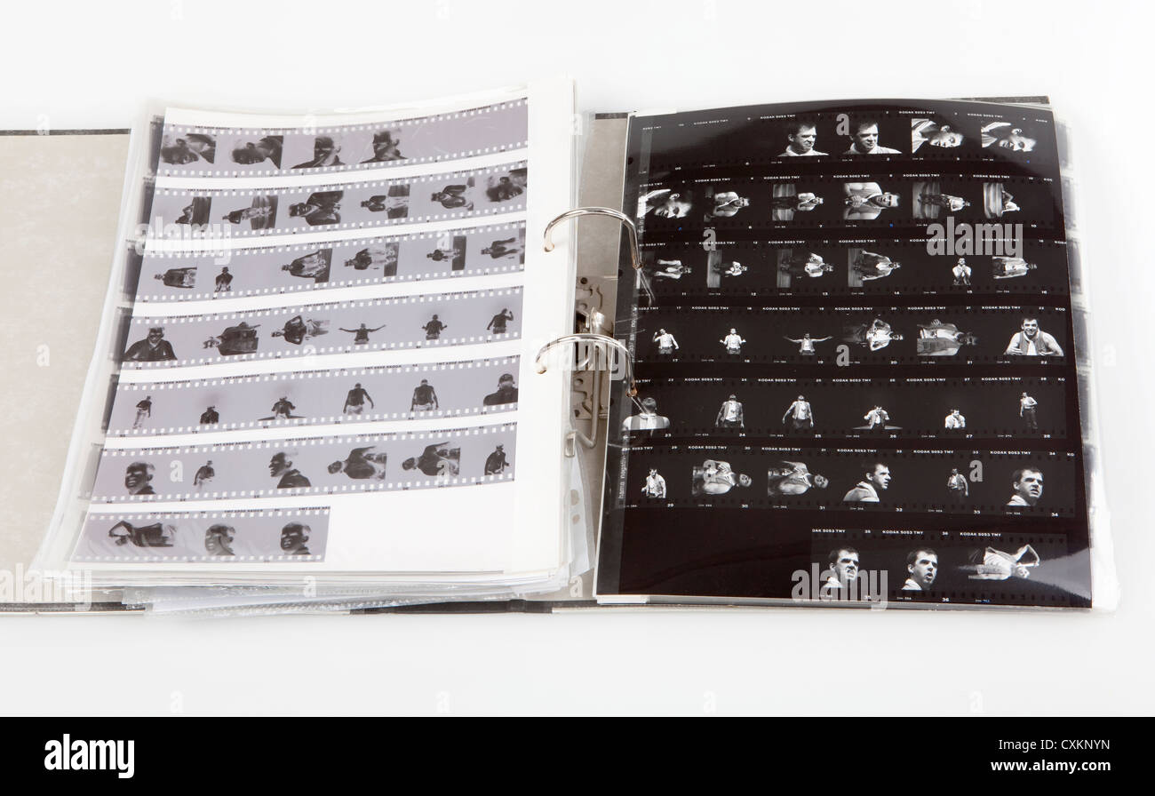 Noir et blanc 35 mm film , feuille de contact avec des photos d'un théâtre Banque D'Images