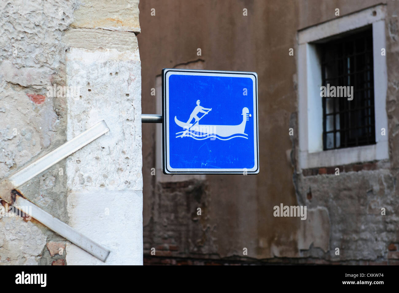 Signe de la circulation du canal en gondole, Venise, Italie. Banque D'Images