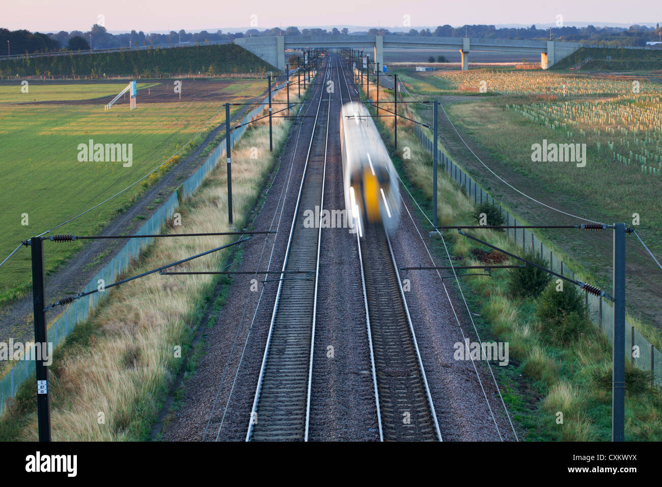 Train Intercity sur voie ferrée, Angleterre Cambridge UK Banque D'Images