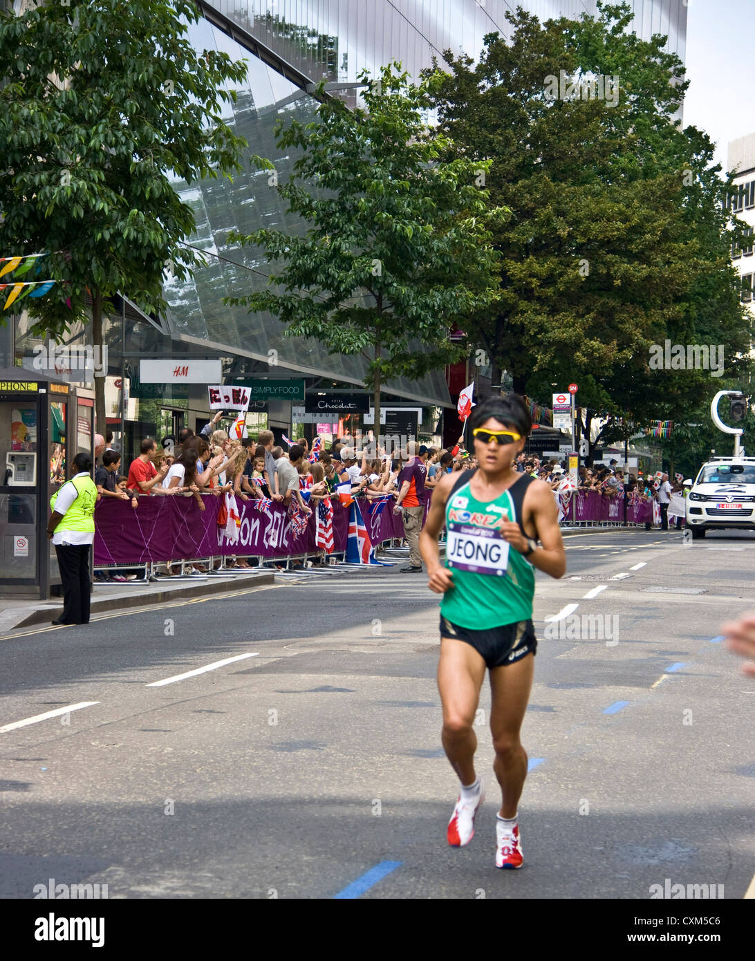 Jeong Jin-Hyeok a 21 ans en Corée du Sud à Londres 2012 mens marathon. Il a terminé 82e. Banque D'Images