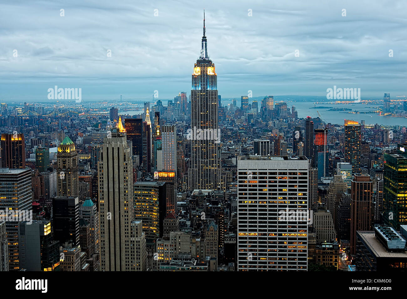 New York City skyline centrée sur l'Empire State Building Banque D'Images