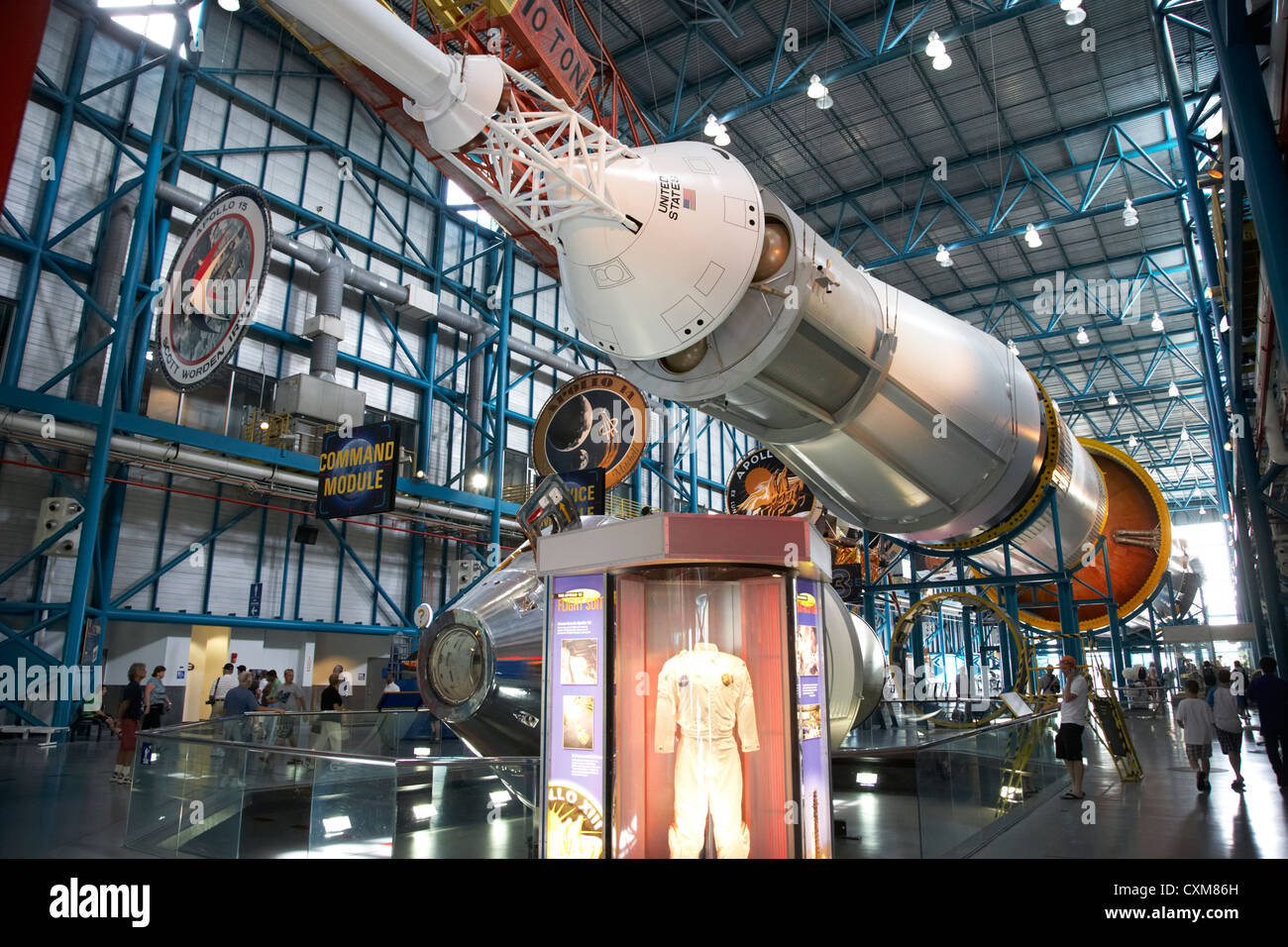 Module de commande apollo sur une fusée Saturn 5 Saturn v à l'apollo centre au Centre spatial Kennedy en Floride USA Banque D'Images Module de commande apollo sur une fusée Saturn 5 Saturn v à l'apollo centre au Centre spatial Kennedy en Floride USA Banque D'Images