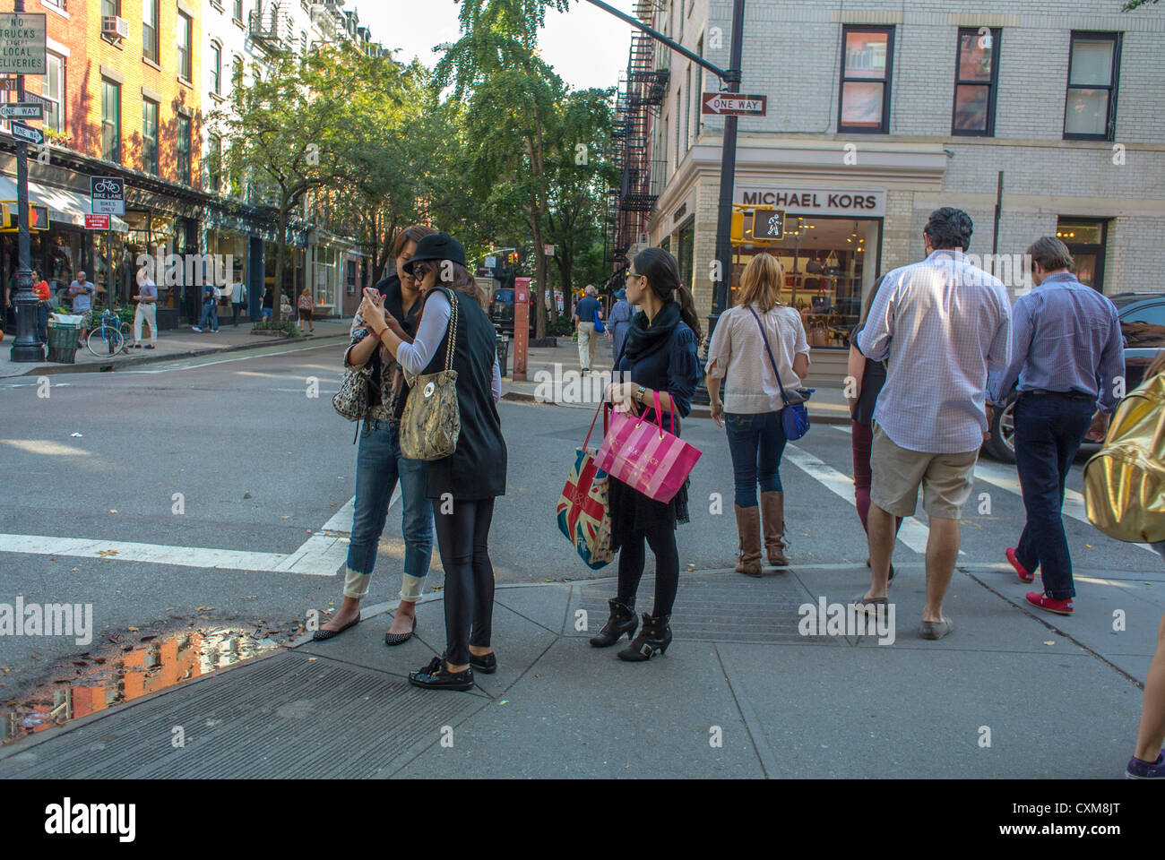New York City, NY, USA, scènes de rue, People Shopping on Bleecker Street, in Greenwich Village, Manhattan, Urban Walking, ny Streets, femme nyc mode, occupé Banque D'Images