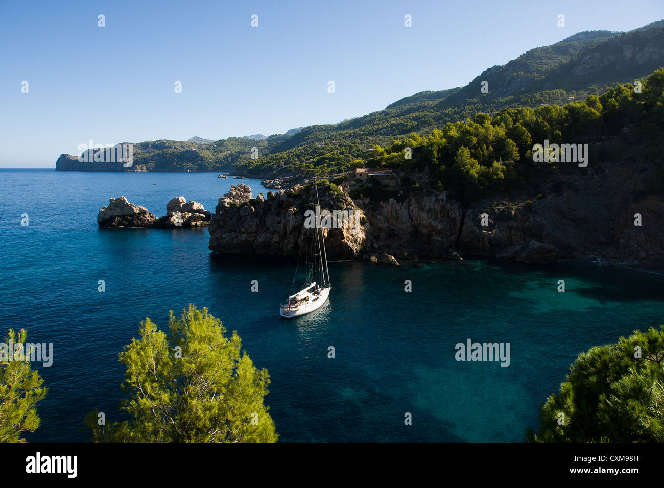Cala Deia est une petite baie avec une petite plage et deux restaurants. De nombreux randonneurs de Soller prendre un déjeuner et une baignade ici. Banque D'Images