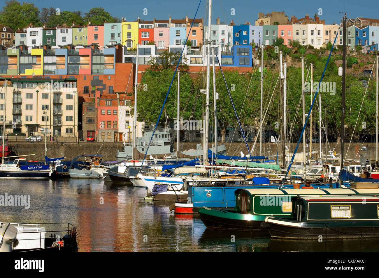 Parking bateaux dans le port flottant, Bristol, Somerset, Angleterre Banque D'Images