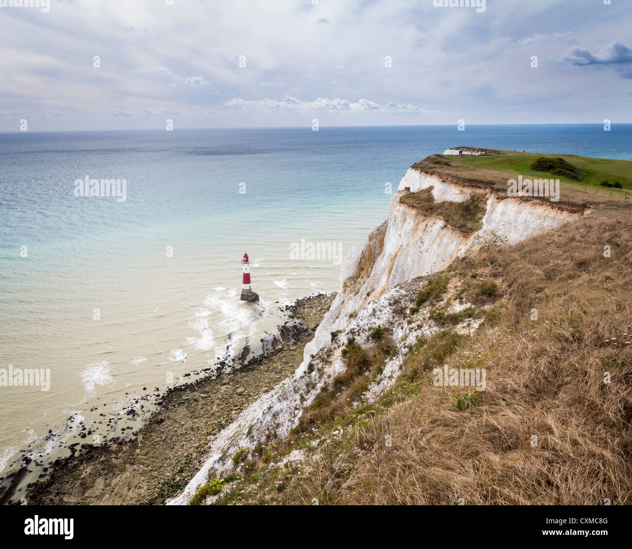 Vue vers le bas sur Beachy Head Lighthouse près de Eastbourne East Sussex, England UK Banque D'Images