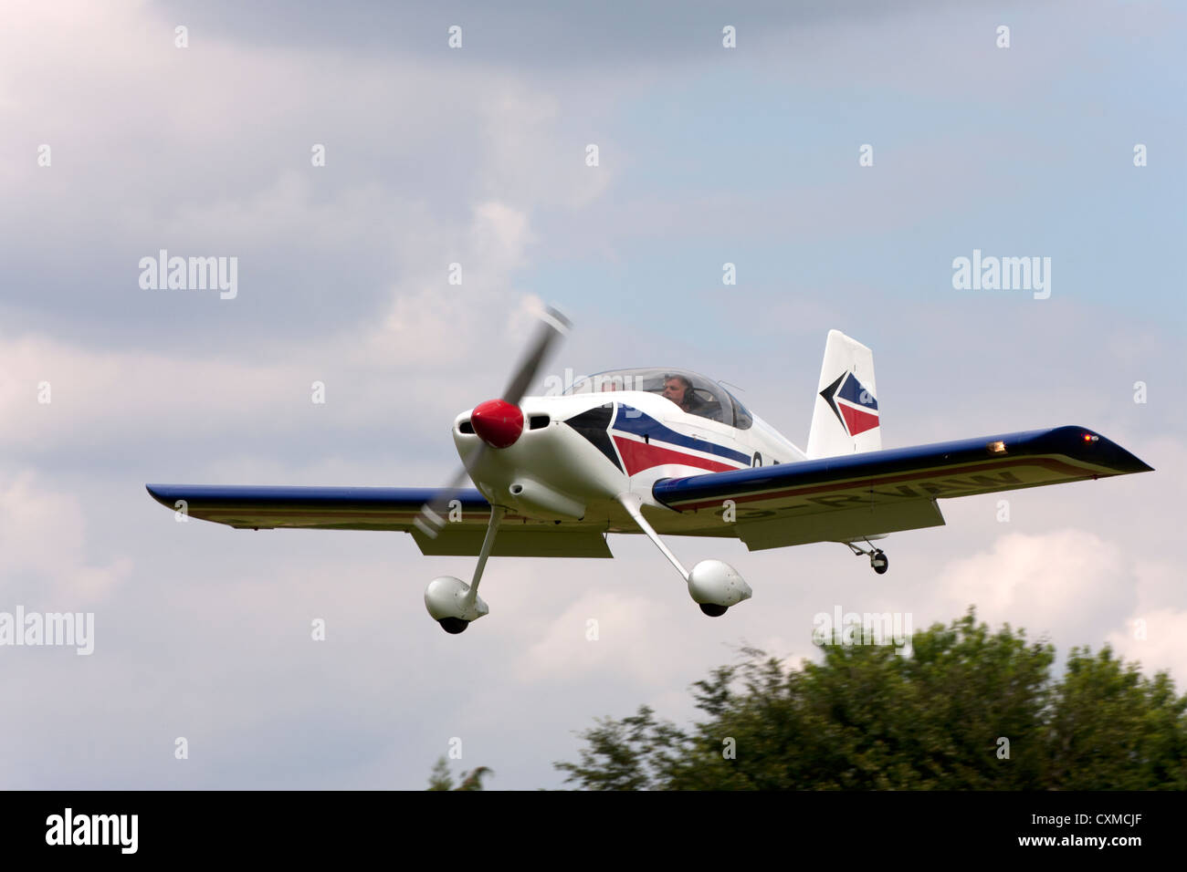 Cars RV-6 G-RVAW en approche finale à la terre Banque D'Images