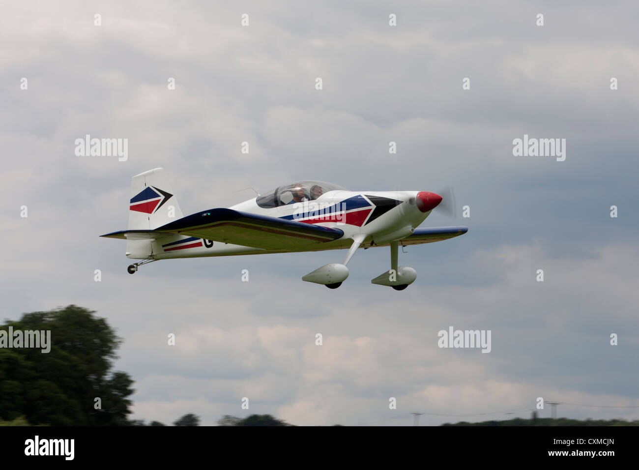 Cars RV-6 G-RVAW en vol après le décollage Banque D'Images