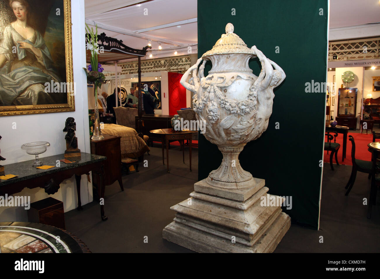 O'Sullivan, stand Antiquités Antiquaires irlandais 47e salon annuel, Dublin, Irlande Banque D'Images