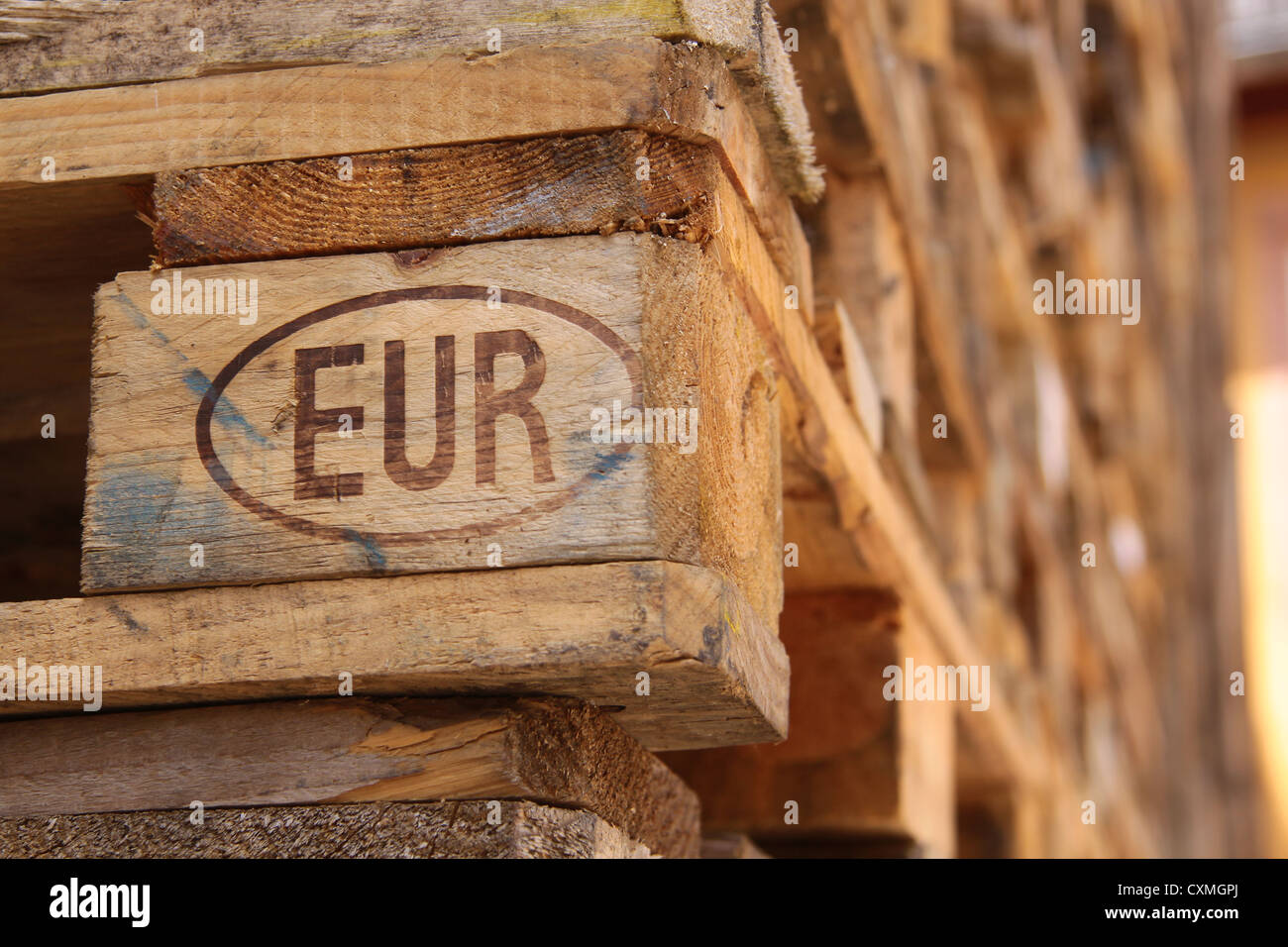 Close-up d'un Euro- palettes dans une pile Banque D'Images