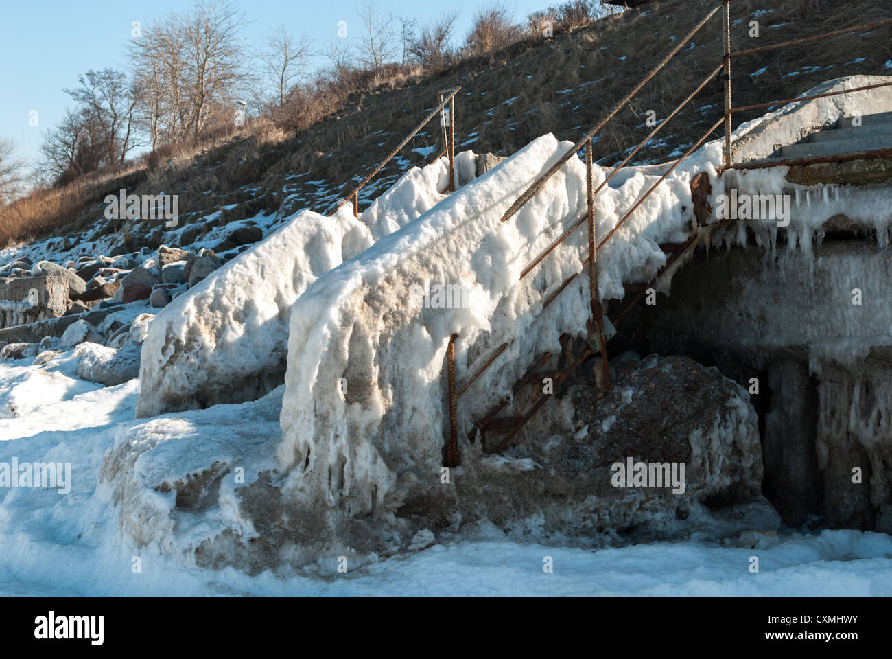 Vue sur les glaces de la mer Baltique pour escaliers Banque D'Images