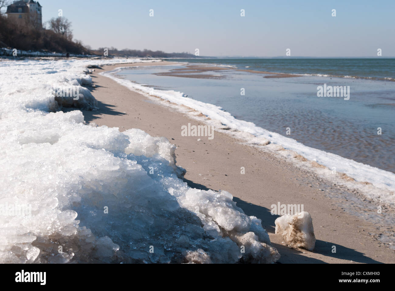 Plage d'hiver de la mer Baltique. La région de Kaliningrad. La Russie Banque D'Images