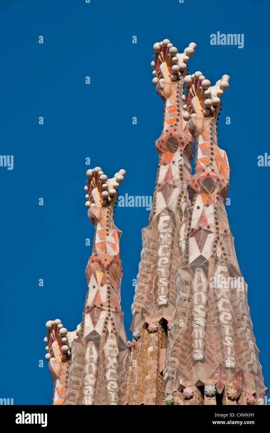 Tours de Antoni Gaudi's Façade de la nativité sur Templo Expiatorio de la Sagrada Familia Banque D'Images