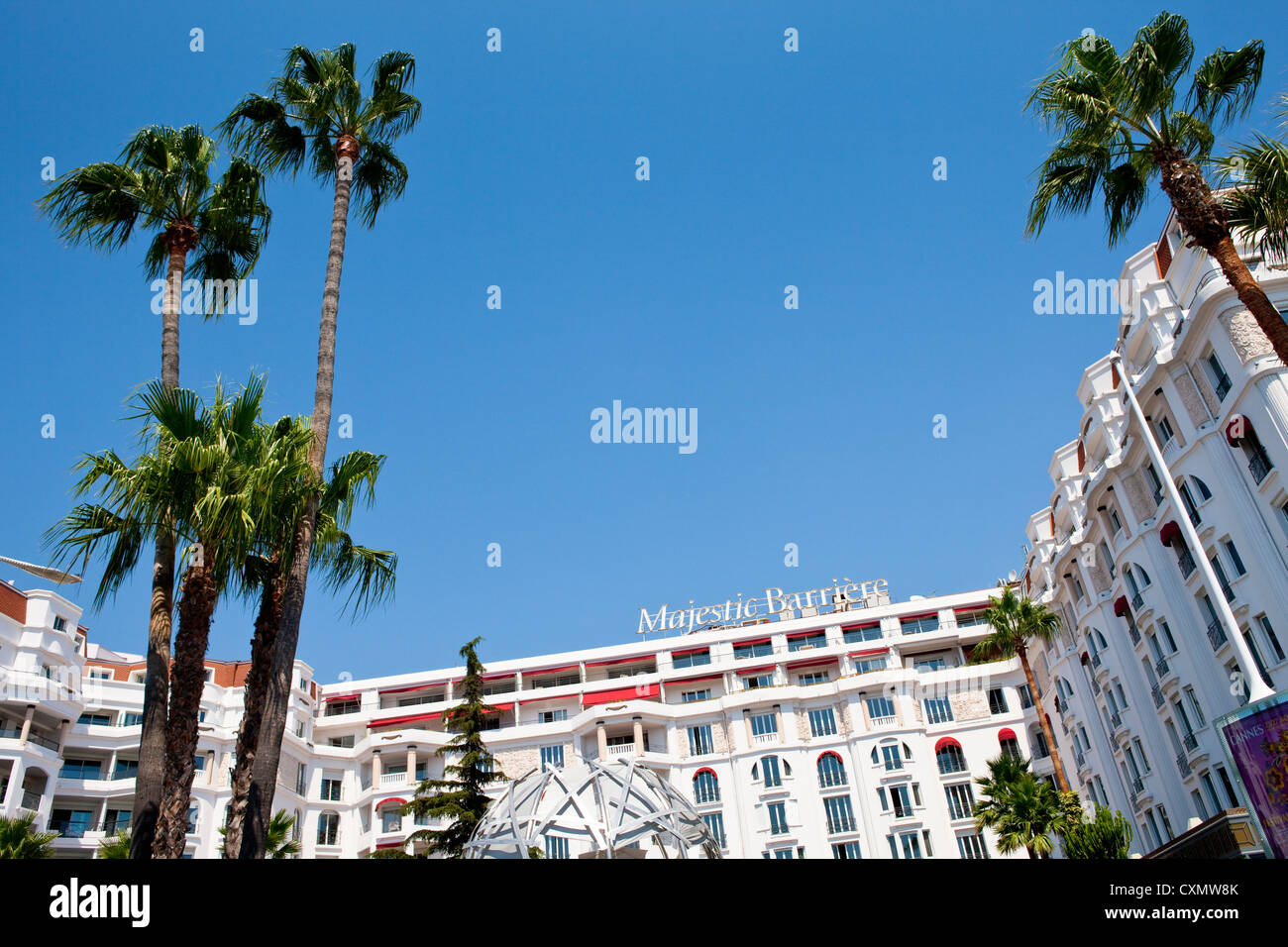 Le Majestic Barrière, célèbre Grand Hôtel de prestige sur la Croisette à Cannes, France Banque D'Images