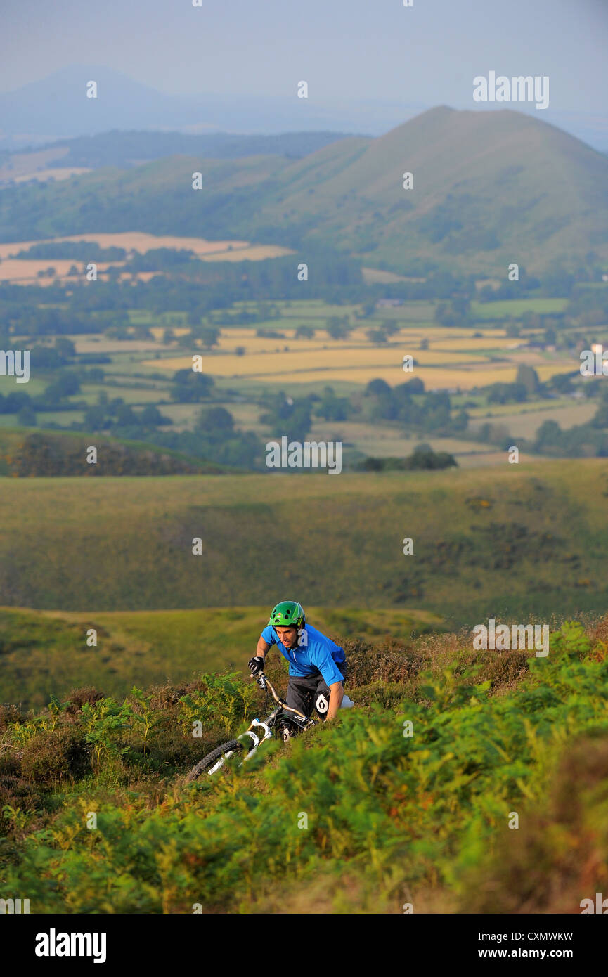 Vélo de montagne équitation sur le long Mynd, Shropshire, Angleterre Banque D'Images