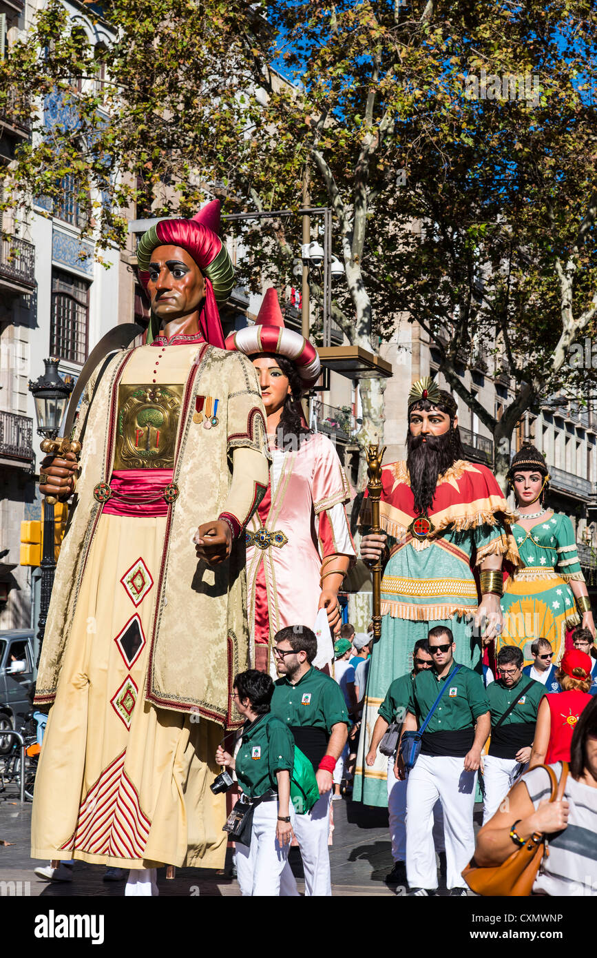 Les Gegants (Giants) le long de la Rambla street au cours de la Mercè, festival de Barcelone, Catalogne, Espagne Banque D'Images