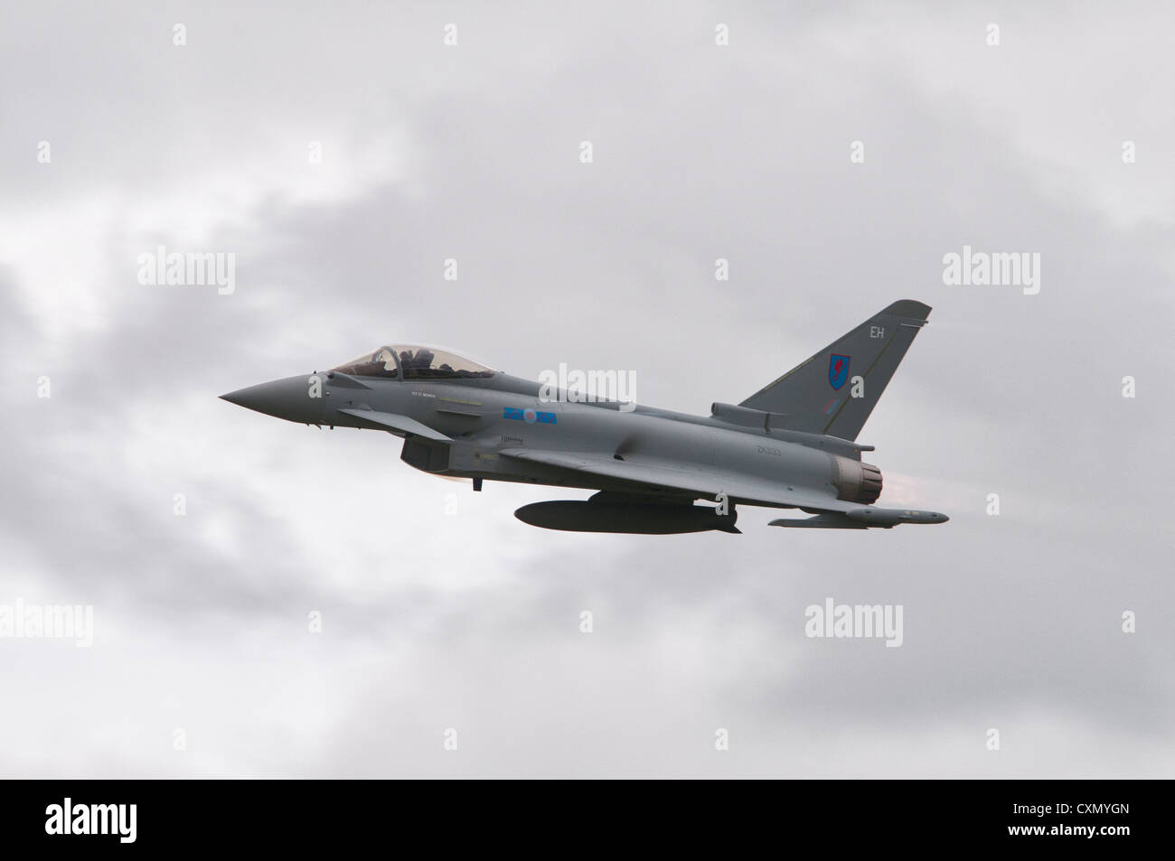 L'Eurofighter Typhoon RGF4 ZK333 à partir de 6 Squadron RAF Leuchars Royal Air Force s'affiche à la Royal International Air Tattoo 2012 Banque D'Images