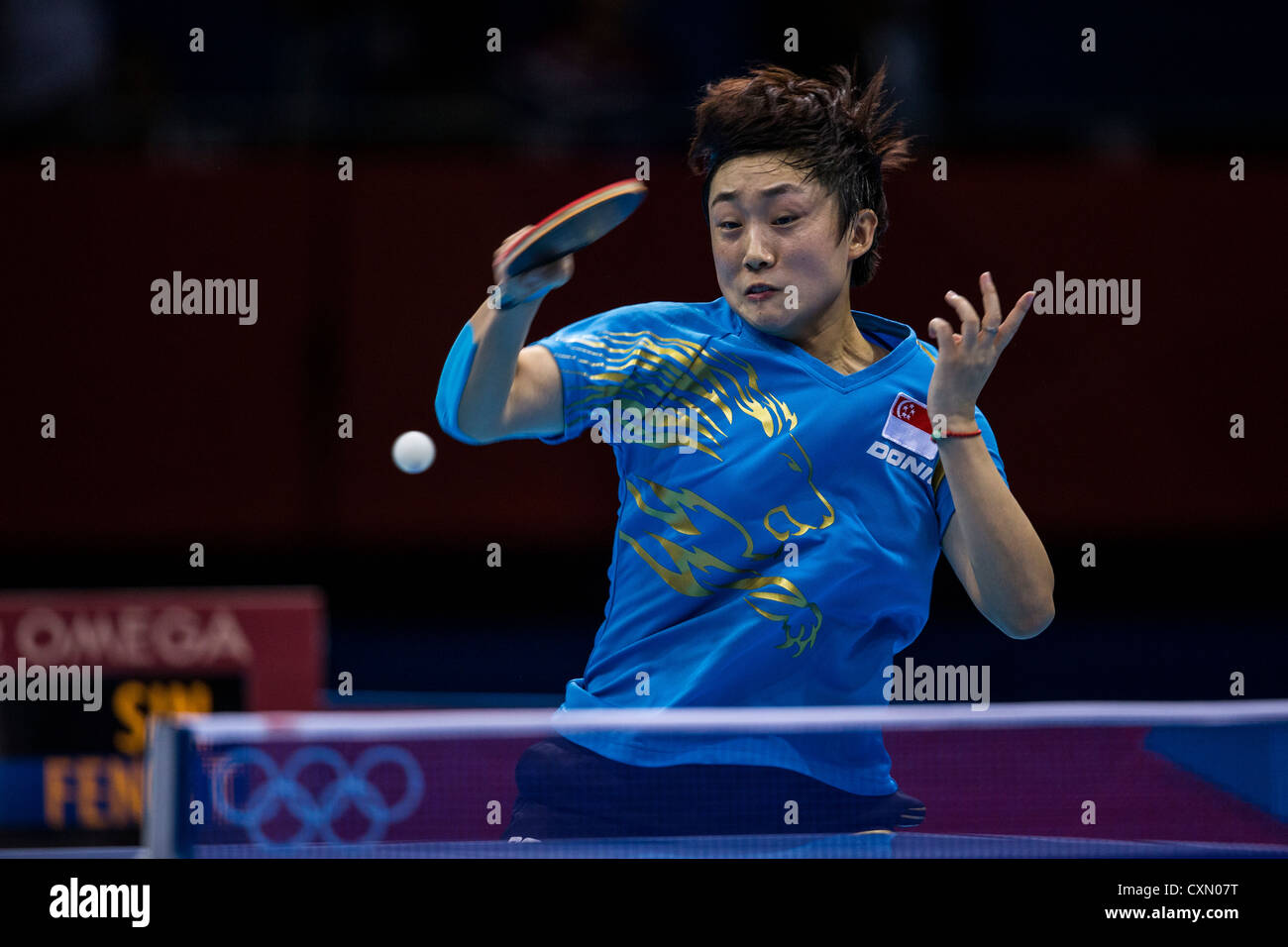 Tianwei Feng (NAS) qui se font concurrence dans le match pour la médaille de bronze en tennis de table aux Jeux Olympiques d'été, Londres 2012 Banque D'Images
