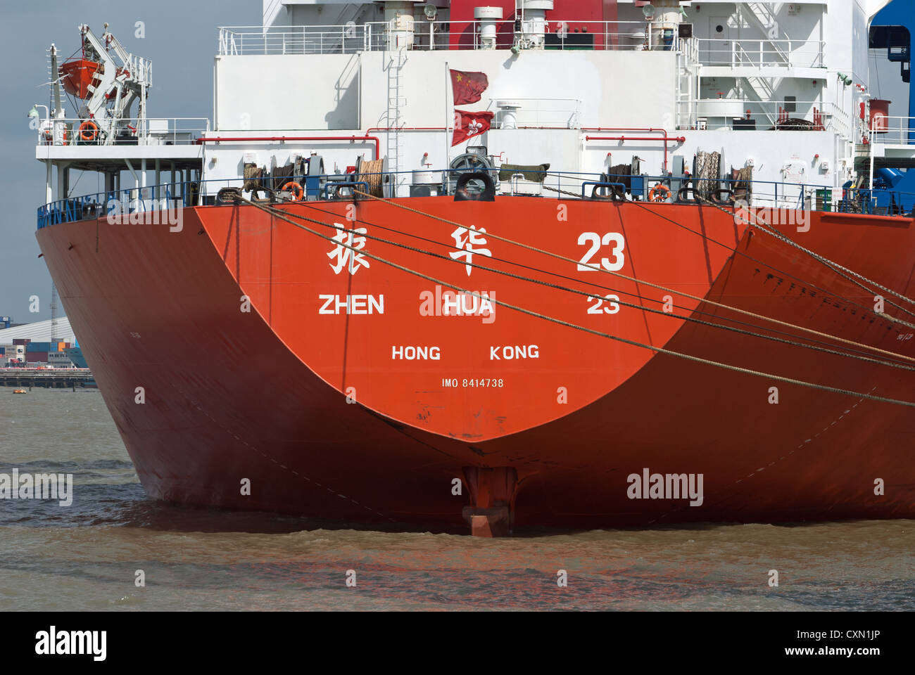 Zhen Hua 23, transporteur de bateau, port de Felixstowe, Suffolk, UK. Banque D'Images