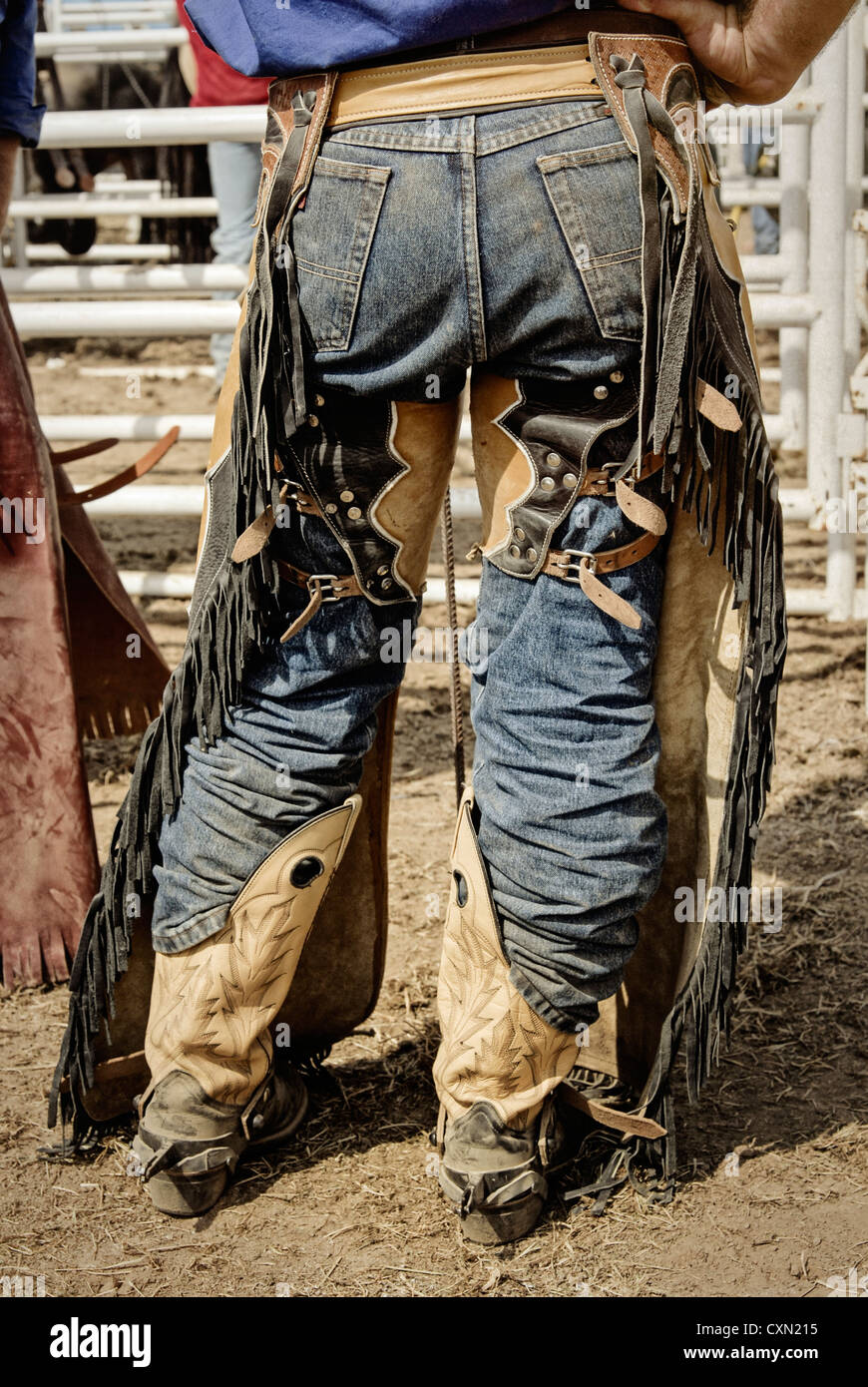 Chaps De Rodéo En Cuir Sur Mesure Avec Franges Et Motifs Floraux Main