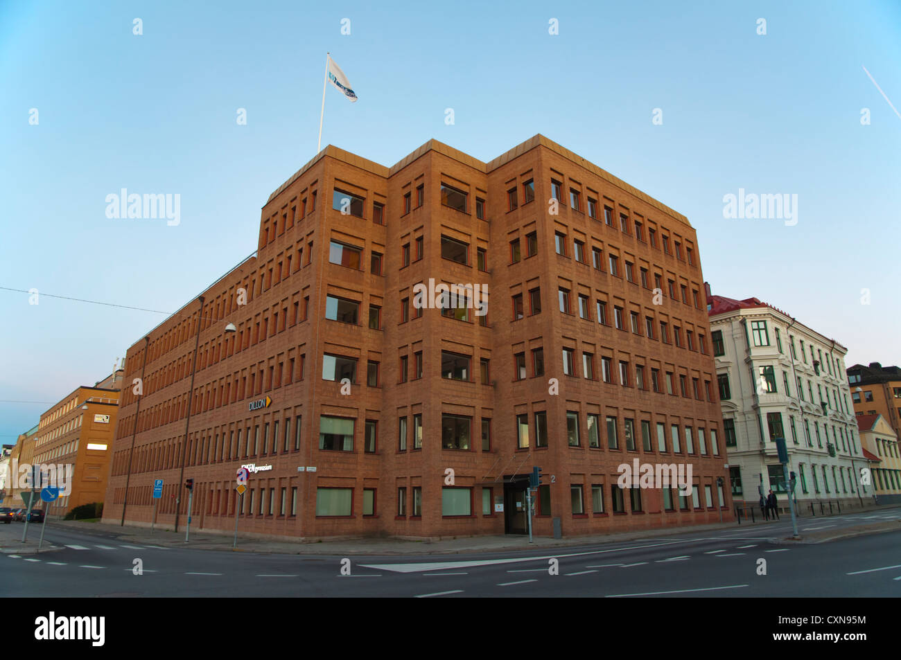 Immeuble de bureaux à l'angle des rues Norra Vallgatan Slottsgatan et centre de Malmö city comté de Västerbotten Suède Europe Banque D'Images