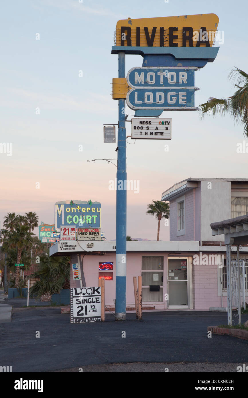 Motel des panneaux le long des vieux Miracle Mile, Tucson, Arizona. Banque D'Images