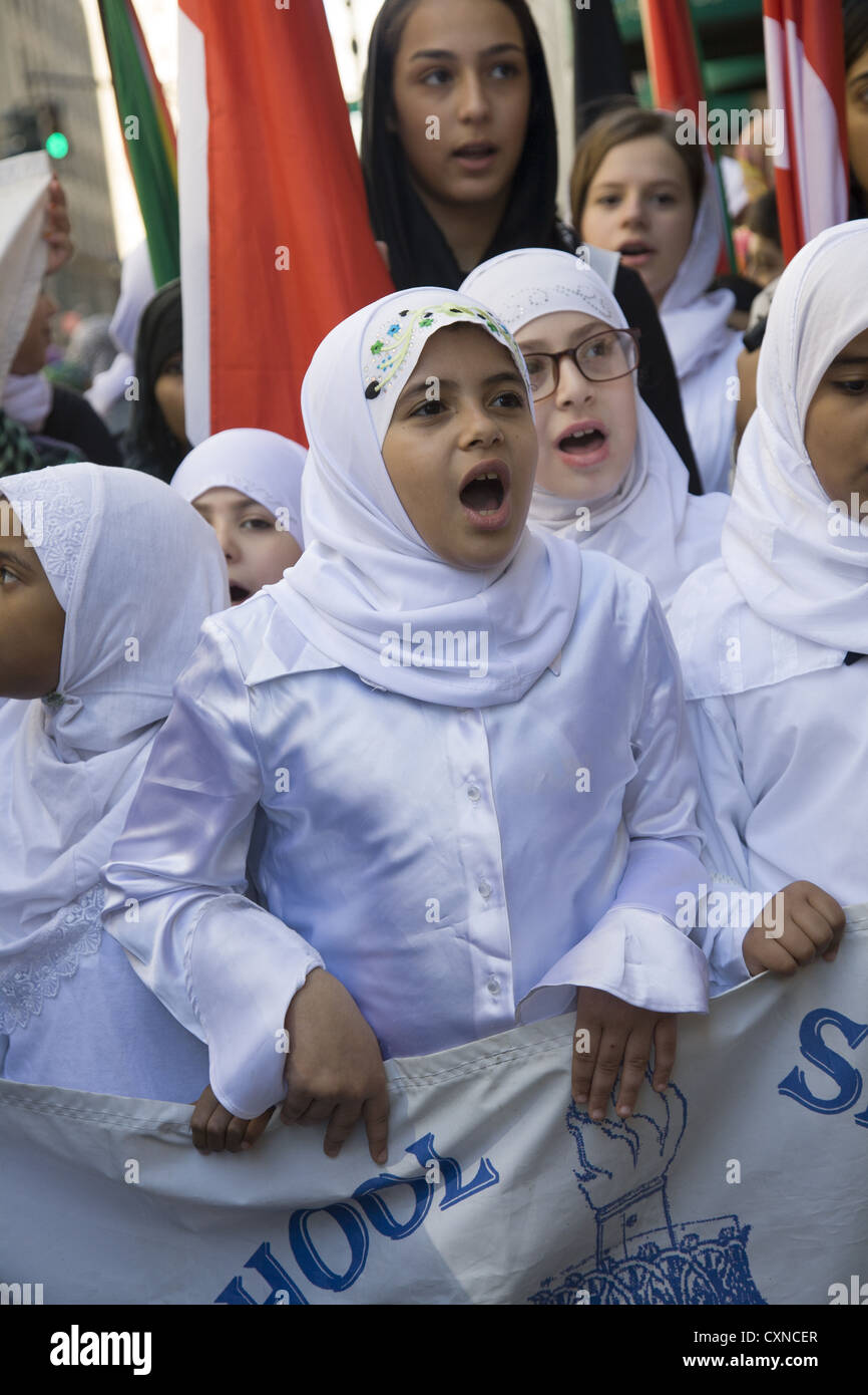 Muslim American Day Parade sur Madison Avenue à New York. Les filles de l'école une école musulmane dans le Queens en mars la parade Banque D'Images