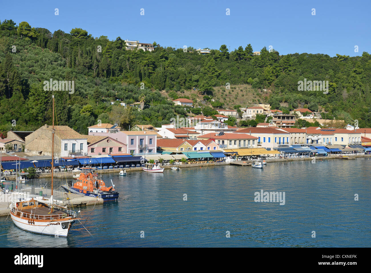 Promenade du front de mer, Katakolo, Pyrgos, municipalité, région ouest de la Grèce, Grèce Banque D'Images