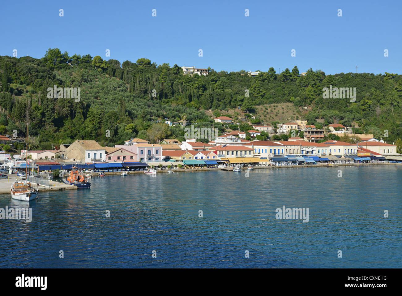 Promenade du front de mer, Katakolon, Grèce Pyrgos municipalité, région de l'Ouest, Grèce Banque D'Images