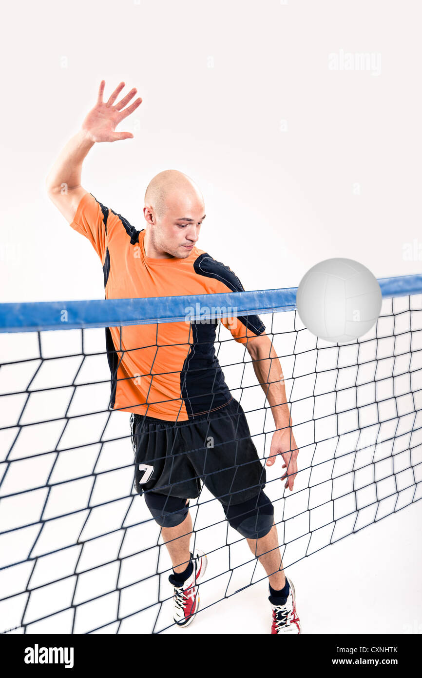 Joueur sur le terrain de volley-ball Banque D'Images
