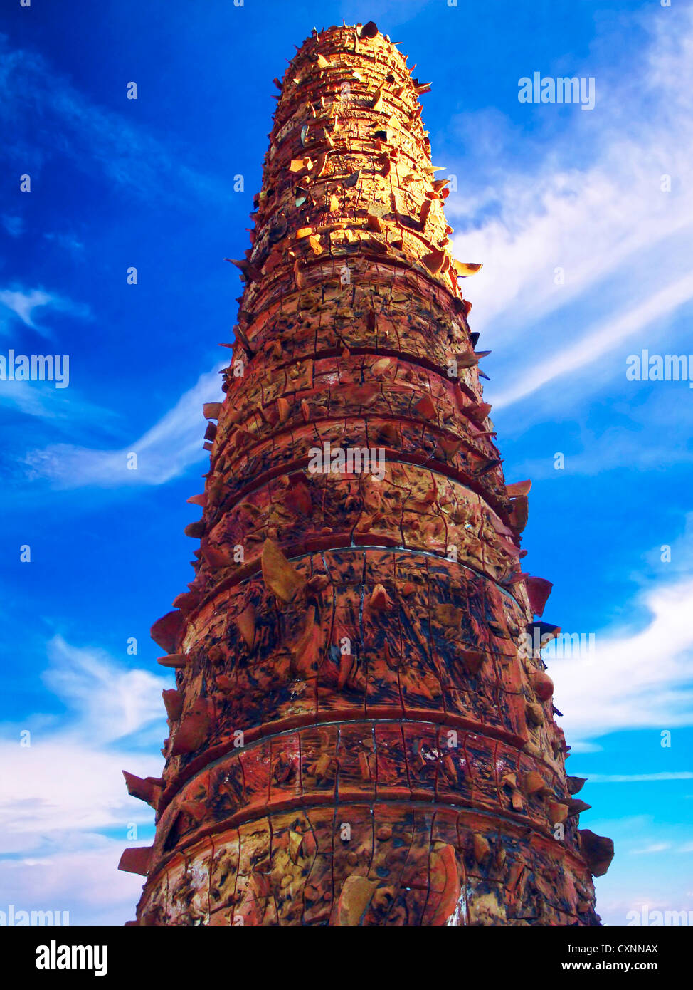 Puerto Rico, San Juan, Plaza del Quinto Centenario, vue d'El Totem à Plaza del Totem. Banque D'Images