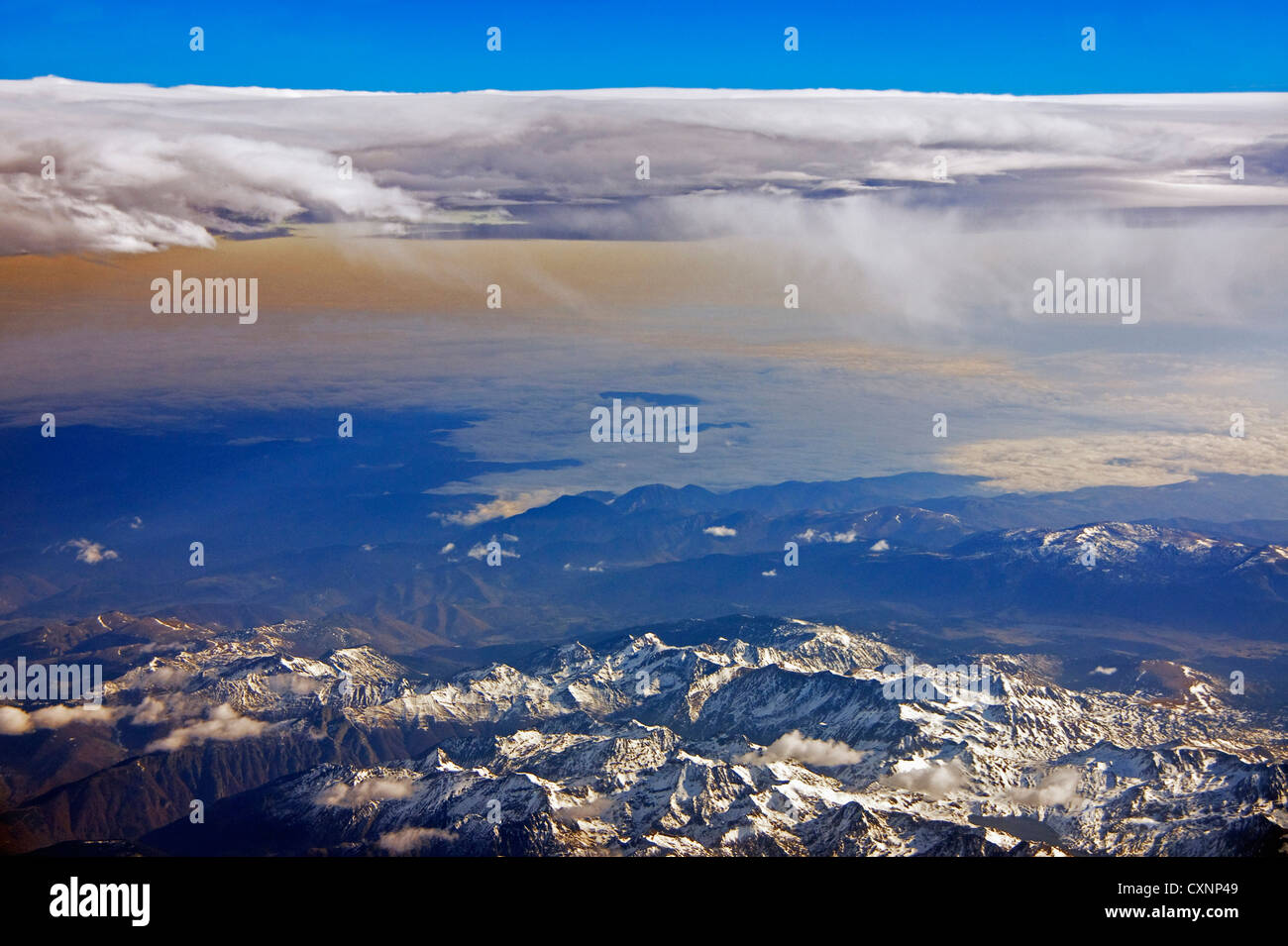 Sur les sommets enneigés des Pyrénées orientales des montagnes de granit et gneissose rock Banque D'Images