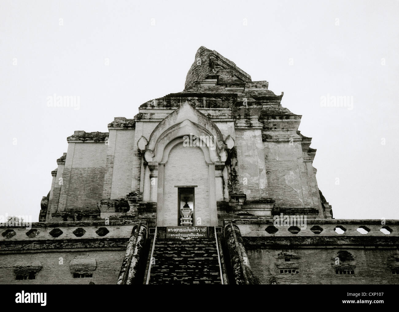 Wat Chedi Luang à Chiang Mai en Thaïlande en Extrême-Orient asie du sud-est. buddhism buddhist religion architecture historique histoire voyage stupa Banque D'Images