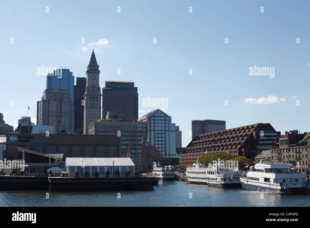 Boston City Skyline vue depuis le port de Boston près de l'aéroport de Logan à East Boston Banque D'Images