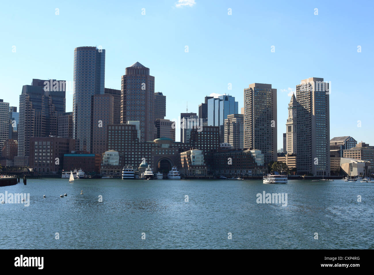 Boston City Skyline vue depuis le port de Boston près de l'aéroport de Logan à East Boston Banque D'Images