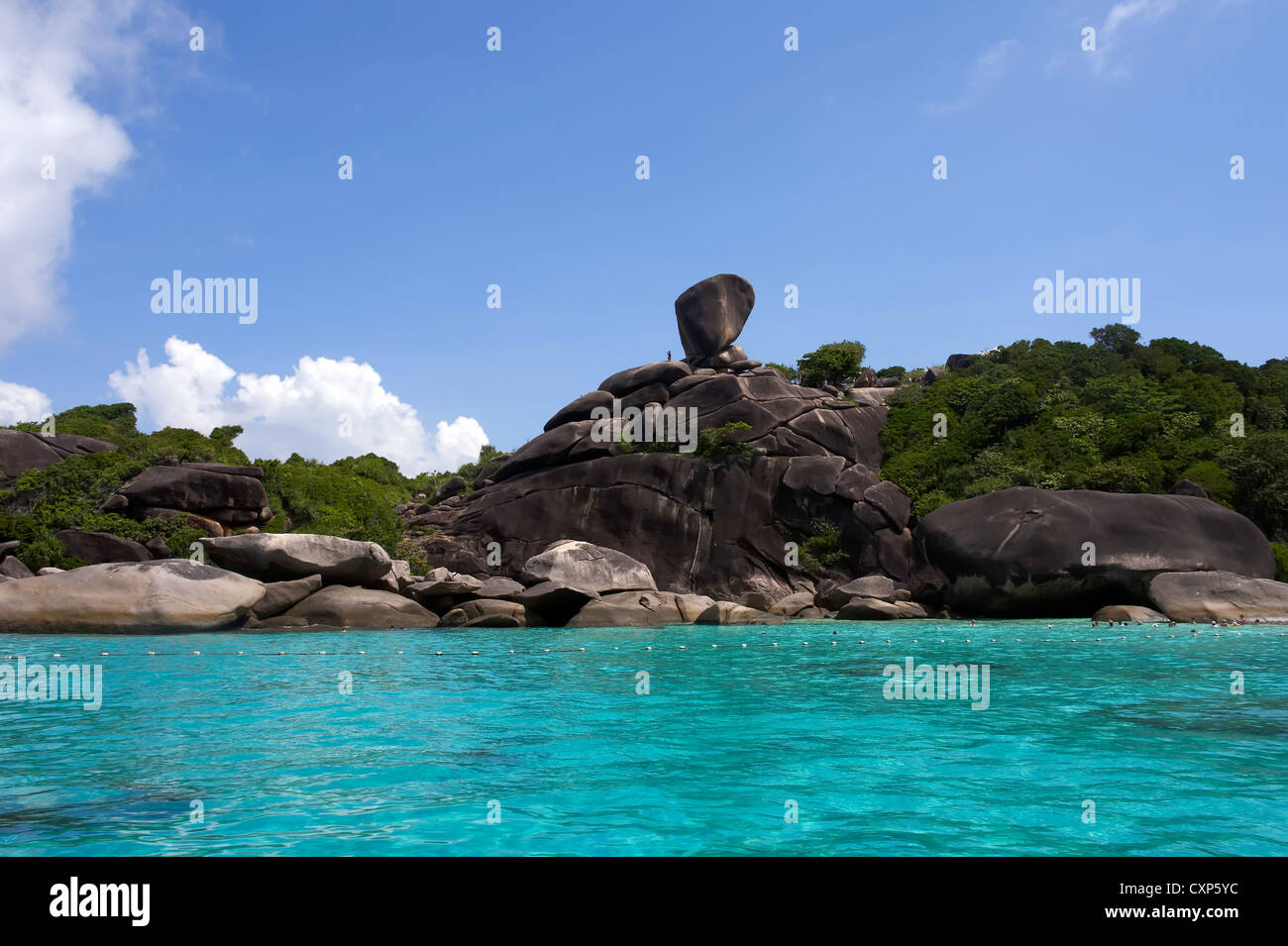 Les falaises côtières et les plages des îles Similan en Thaïlande Banque D'Images