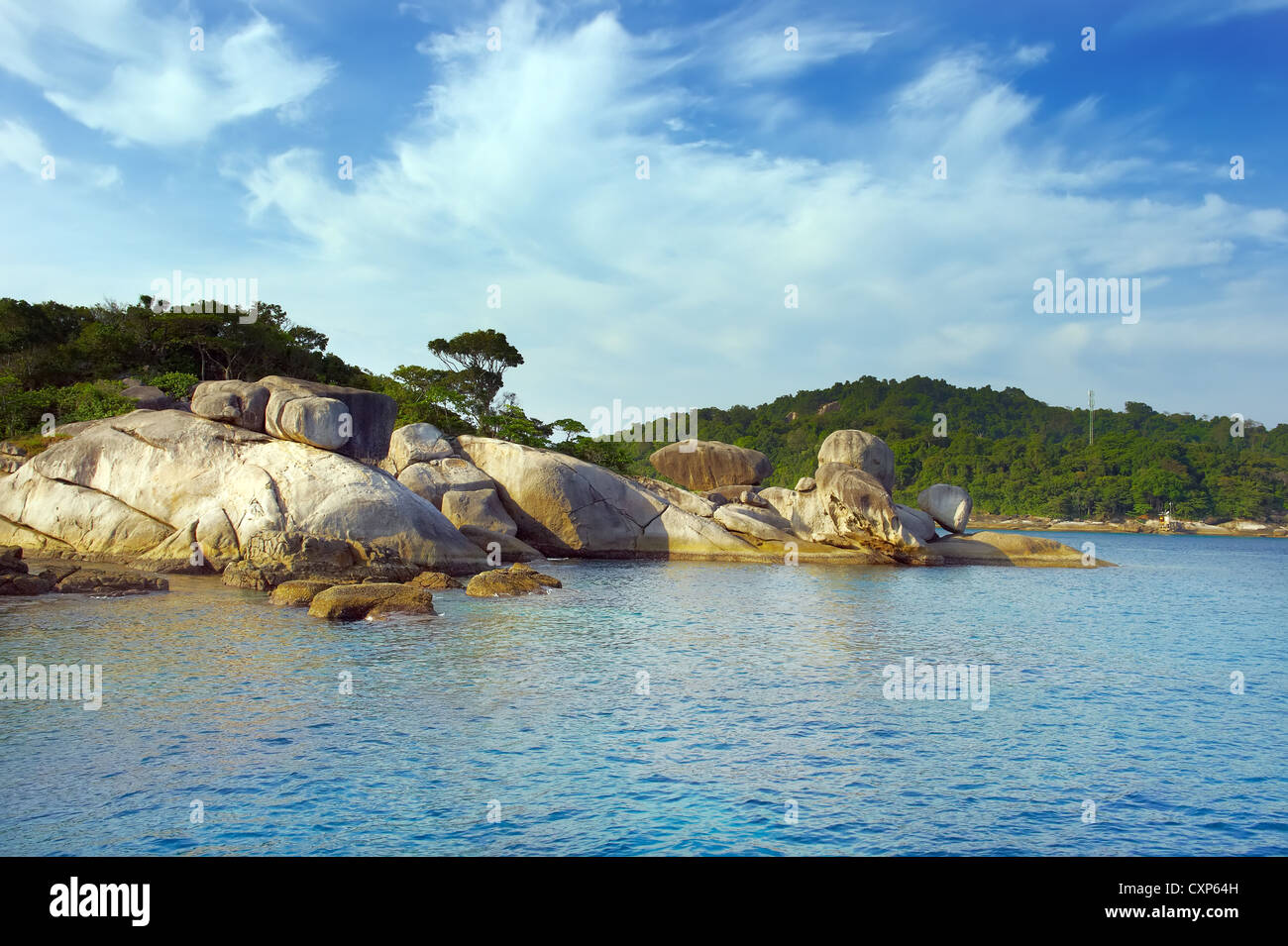 Les falaises côtières et les plages des îles Similan en Thaïlande Banque D'Images